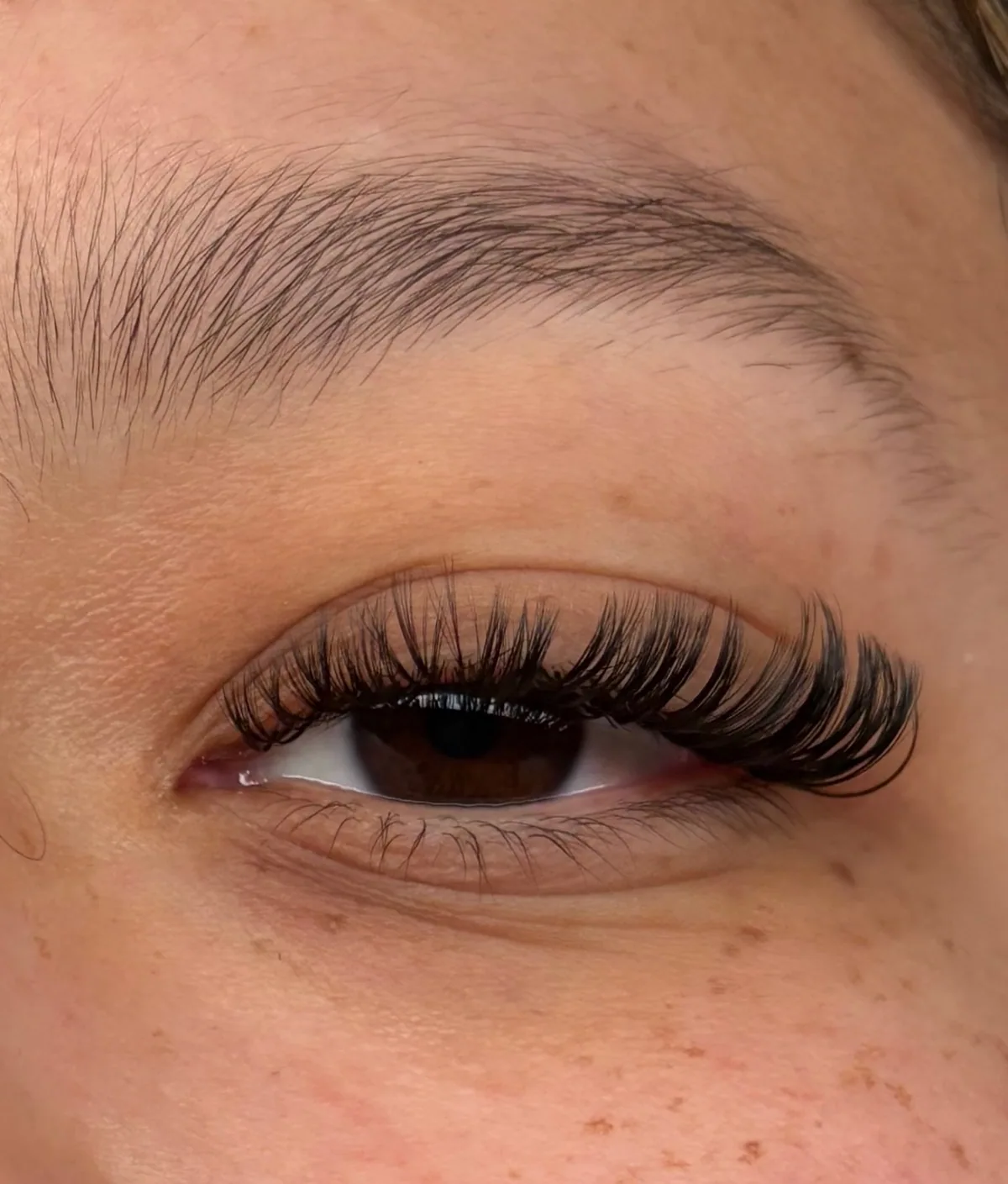 Dimensional lash set with a soft, full finish