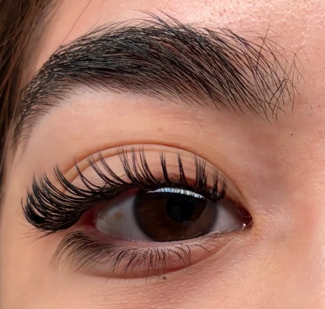 Modern custom lash set with defined volume