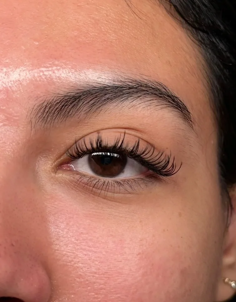 Feathered lash set with natural definition